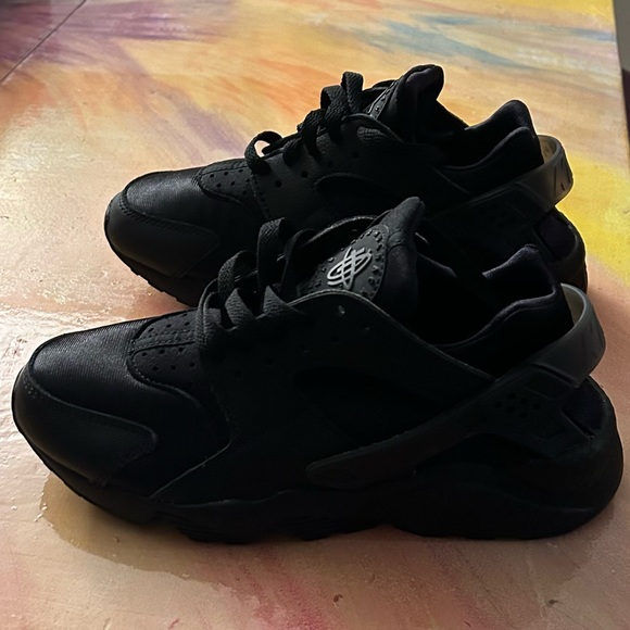 Nike Shoes - Nike Air Huarache Casual Shoes
